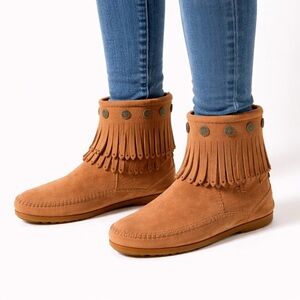 Size 7 Minnetonka Women’s Double Fringe Side Zip Suede Boots